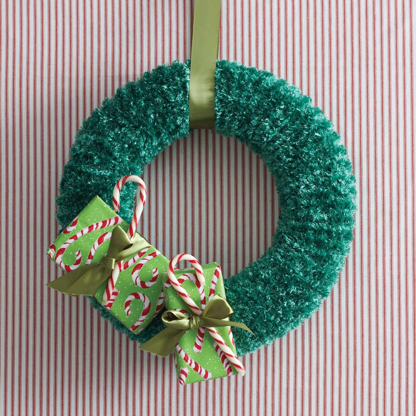 Bernat Holidays Christmas Wreath To Knit