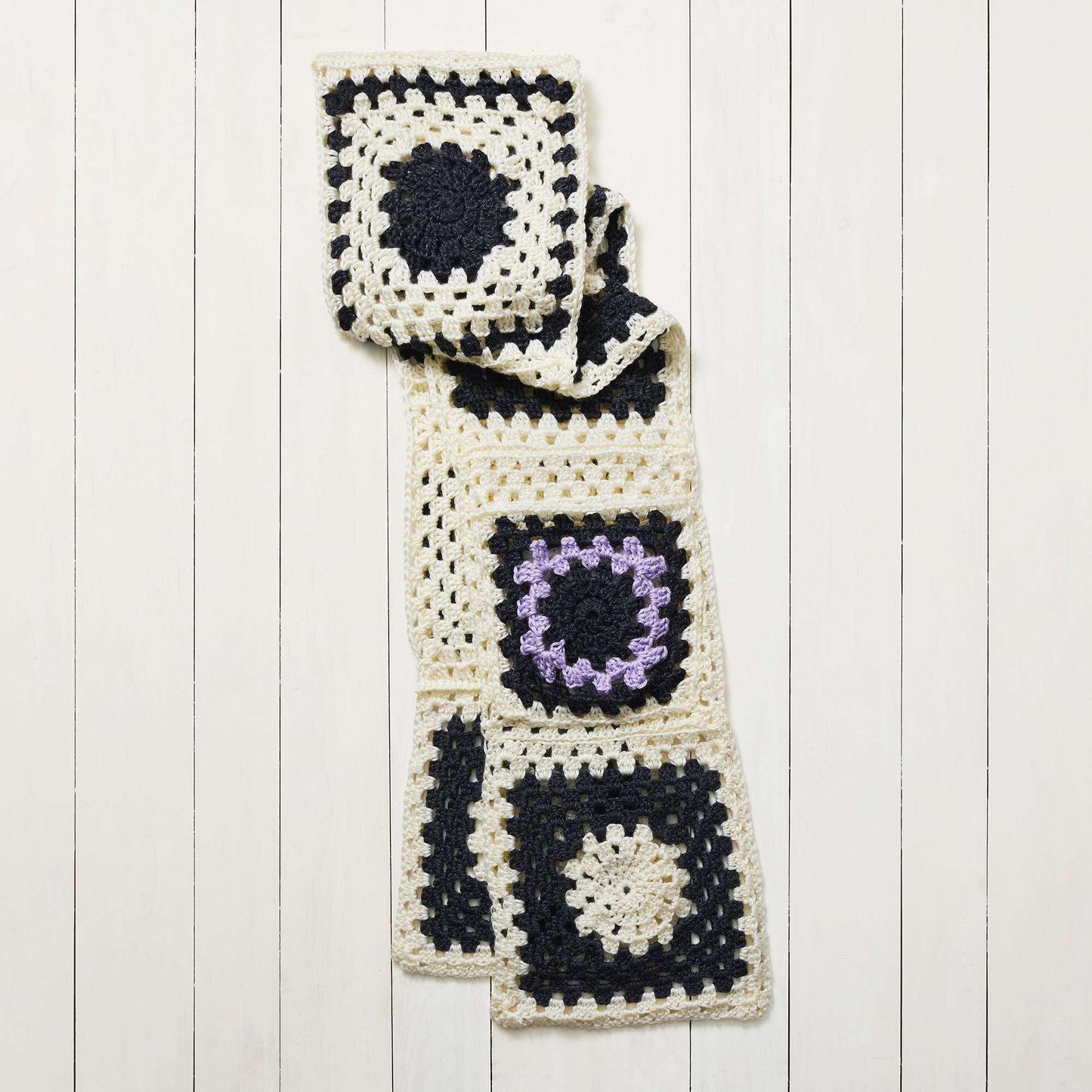 Stitch Club Pocket Granny Crochet Scarf + Tutorial